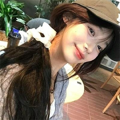 穿着旗袍的女孩